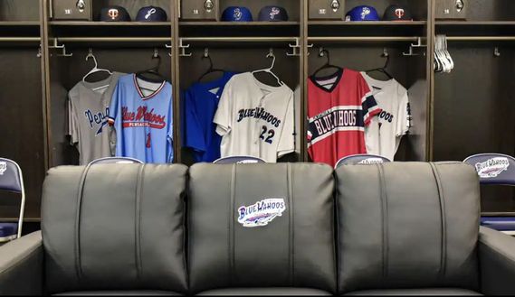 Incredibile in Florida: squadra di baseball affitta l’intero stadio su Airbnb!- immagine 3