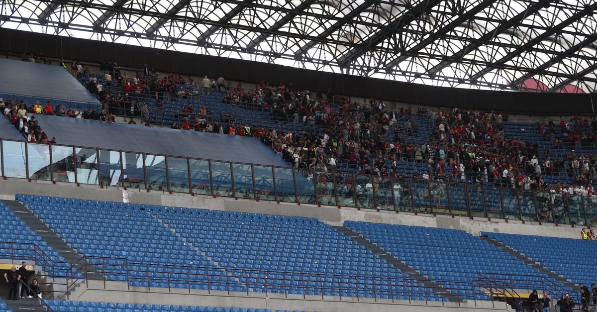 Milan, Curva Sud: “Iniziamo a lasciarvi soli. Se non vedremo cambiamenti…”