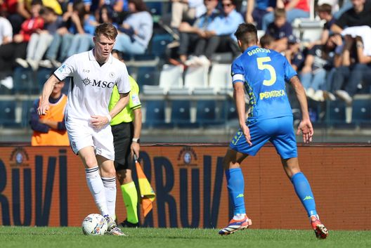 EMPOLI, ITALY - OCTOBER 20: Scott McTominay of SSC Napoli in action during the Serie A match between Empoli and Napoli at Stadio Carlo Castellani on October 20, 2024 in Empoli, Italy. (Photo by Gabriele Maltinti/Getty Images) FINALE! Empoli-Napoli 0-1: gli azzurri trionfano al Castellani con il rigore di Kvara - immagine 5