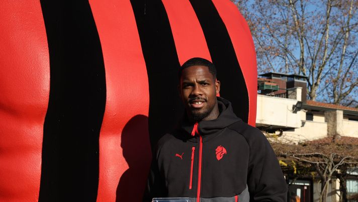 CAIRATE, ITALY - DECEMBER 12: <> at Milanello on December 12, 2025 in Cairate, Italy. (Photo by Claudio Villa/AC Milan via Getty Images) Assocalciatori, Mike Maignan sul gradino più alto del podio: MVP di novembre