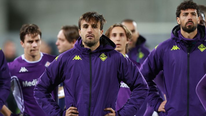 FLORENCE, ITALY - NOVEMBER 27: Luca Ranieri of ACF Fiorentina shows his dejection during the UEFA Conference League 2025/26 League Phase MD4 match between ACF Fiorentina and AEK Athens FC at Stadio Artemio Franchi on November 27, 2025 in Florence, Italy. (Photo by Gabriele Maltinti/Getty Images) Zazzaroni: “Ho parlato con alcuni giocatori viola. Ecco cosa mi hanno detto” - immagine 1
