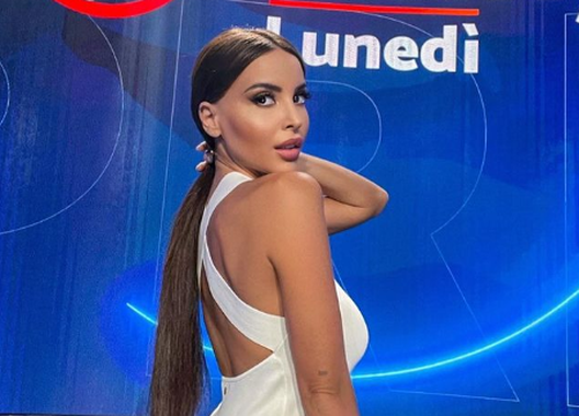 ESCLUSIVA DDD – Intervista a Marialuisa Jacobelli: “Sogno di fare l’inviata Champions e condurre Sanremo”- immagine 3