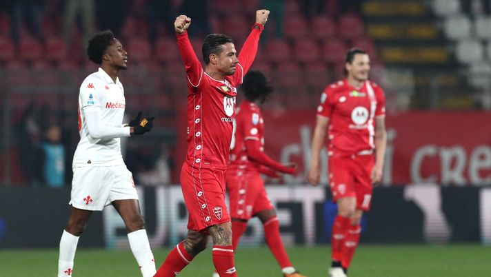 MONZA, ITALY - JANUARY 13: Armando Izzo of AC Monza celebrates the victory at the end of the Serie A match between AC Monza and ACF Fiorentina at U-Power Stadium on January 13, 2025 in Monza, Italy. (Photo by Marco Luzzani/Getty Images) Monza