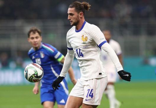 Rabiot con la maglia della Francia. (Foto di Marco Luzzani/Getty Images) Marsiglia, Rabiot: “L’accoglienza ostile nel Classique con il PSG? Mi ha toccato”- immagine 3