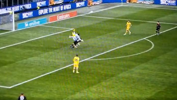 Milan piange per gli arbitri e dimentica il mancato rosso a Saelemaekers e il rigore gigante di Maignan - immagine 1