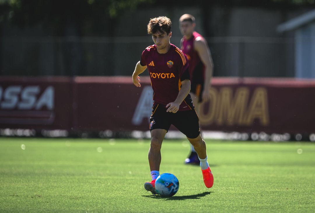 Trigoria, l’allenamento a due giorni dal derby: presenti Massara e Ranieri – FOTO GALLERY - immagine 22