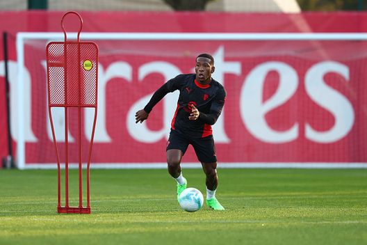 Pervis Estupinan oggi a Milanello (Photo by Giuseppe Cottini/AC Milan via Getty Images)  Oggi a Milanello, Estupinan e Jashari in gruppo: tutte le foto