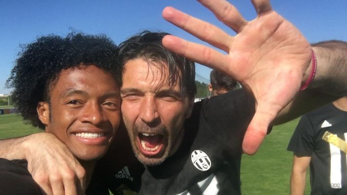Buffon dà l’addio al calcio giocato, Cuadrado: “Superman e leggenda, grazie” - immagine 1