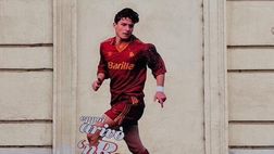 Totti, 32 anni fa l’esordio con la Roma: a Testaccio spunta uno strepitoso omaggio