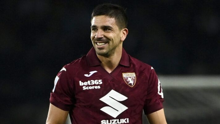 TURIN, ITALY - OCTOBER 19: Giovanni Simeone of Torino FC reacts during the Serie A match between Torino FC and SSC Napoli at Stadio Olimpico Grande Torino on October 19, 2025 in Turin, Italy. (Photo by Stefano Guidi - Torino FC/Torino FC 1906 via Getty Images) Torino, i tempi di recupero per Simeone dopo la lesione e quando spera di rientrare - immagine 1