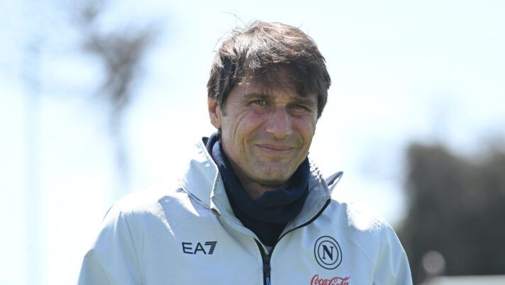 NAPLES, ITALY - MAY 06: Antonio Conte of Napoli during a SSC Napoli training session on May 06, 2025 in Naples, Italy. (Photo by SSC NAPOLI/SSC NAPOLI via Getty Images) Conte: “McTominay ha avuto qualche problemino, ecco come gestirò Neres! Lo Scudetto…” - immagine 1