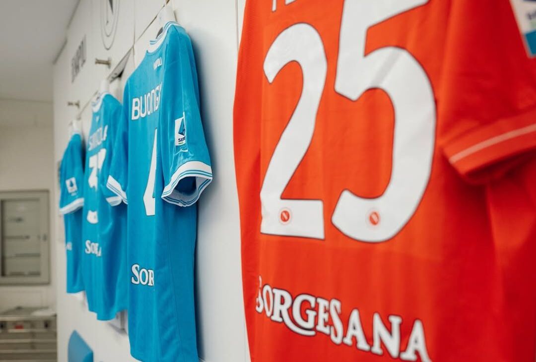 Tutto pronto nello spogliatoio del Napoli: torna un azzurro – LA FOTOGALLERY - immagine 2