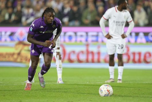 FLORENCE, ITALY - OCTOBER 6: Moise Kean of ACF Fiorentina reacts during the Serie match between Fiorentina and Milan at Stadio Artemio Franchi on October 6, 2024 in Florence, Italy. (Photo by Gabriele Maltinti/Getty Images) La lombalgia non dà tregua a Kean: sta meglio ma serve cautela- immagine 2