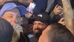 Ancora celebrazioni per lo scudetto: Clementino scatenato alla festa degli ultras!
