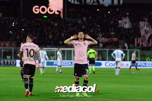 PALERMO, ITALY - FEBRUARY 15: Ilija Nestorovski of Palermo celebrates after scoring the opening goal during the Serie B match between US Citta di Palermo and Brescia at Stadio Renzo Barbera on February 15, 2019 in Palermo, Italy. (Photo by Getty Images/Getty Images) Palermo