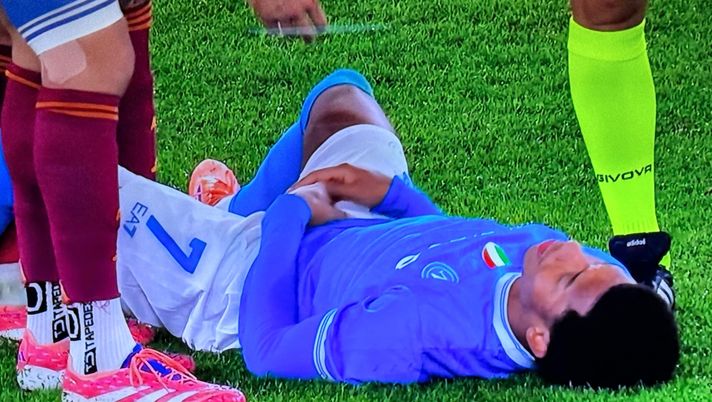 Roma-Napoli 0-1, azzurri in apprensione per Neres: entra Lucca al suo posto Roma-Napoli 0-1, azzurri in apprensione per Neres: entra Lucca al suo posto - immagine 1