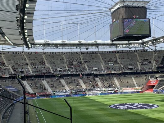 Francoforte, spray al peperoncino contro i tifosi del Colonia: flebo per un tifoso- immagine 3