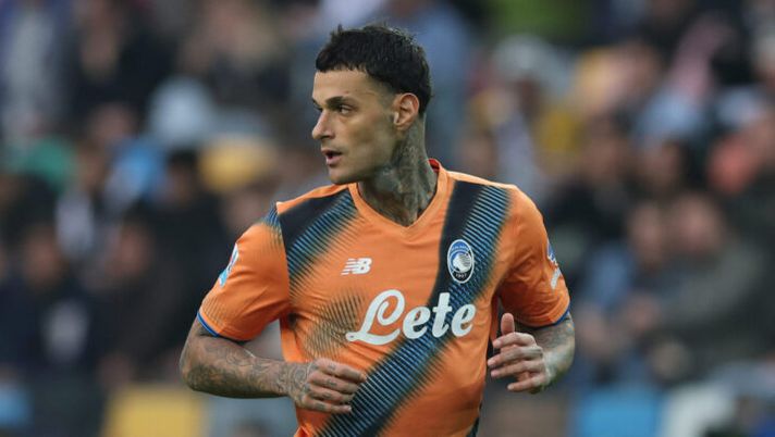 UDINE, ITALY - NOVEMBER 01: Gianluca Scamacca of Atalanta looks on during the Serie A match between Udinese Calcio and Atalanta BC at Stadio Friuli on November 01, 2025 in Udine, Italy. (Photo by Timothy Rogers/Getty Images) Verona-Atalanta, le formazioni ufficiali: la scelta su CDK, Krstovic, Scamacca, Zappacosta e Orban - immagine 1