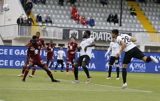 LA SPEZIA, ITALY - MAY 15: Martin Erlic of Spezia Calcio scores a goal during the Serie A match between Spezia Calcio and Torino FC at Stadio Alberto Picco on May 15, 2021 in La Spezia, Italy. (Photo by Gabriele Maltinti/Getty Images) Spezia-Torino: 84 anni fa l’unica vittoria granata al Picco. E l’ultimo 4-1…- immagine 2