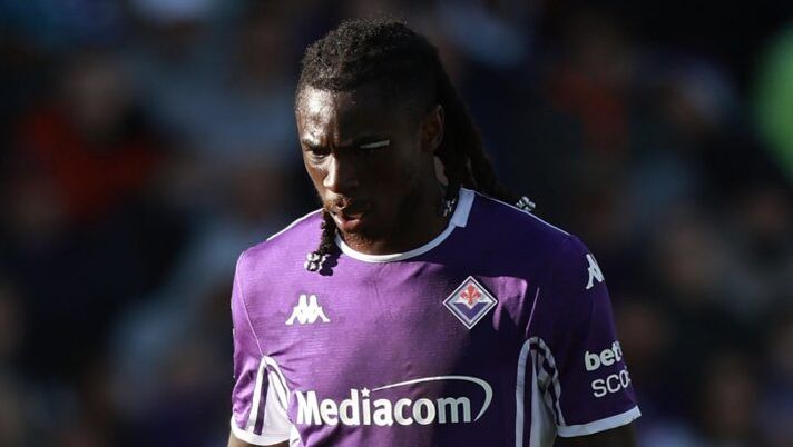 FLORENCE, ITALY - OCTOBER 5: Moise Kean of ACF Fiorentina shows his dejection during the Serie A match between ACF Fiorentina and AS Roma at Artemio Franchi on October 5, 2025 in Florence, Italy. (Photo by Gabriele Maltinti/Getty Images) ULTIM’ORA – Kean, niente Israele: non recupera e lascia il ritiro, l’esito dei nuovi esami alla caviglia - immagine 1