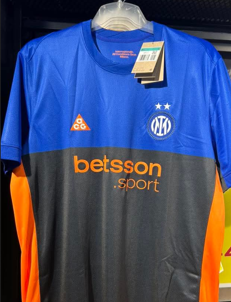 Inter, ecco la quarta maglia ispirata alle Olimpiadi nella versione reale- immagine 3