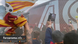 VIDEO – Tifosi in delirio per l’arrivo della Roma: cori e fumogeni prima del Milan