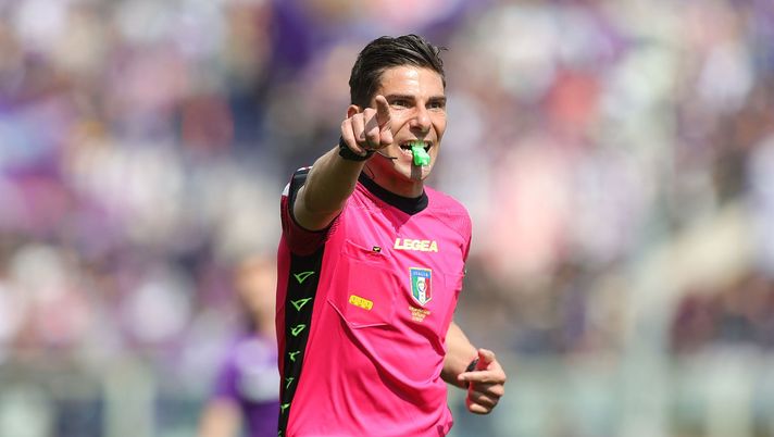 FLORENCE, ITALY - APRIL 08: Federico Dionisi referee gestures during the Serie A match between ACF Fiorentina and Spezia Calcio at Stadio Artemio Franchi on April 8, 2023 in Florence, Italy. (Photo by Gabriele Maltinti/Getty Images) Federico Dionisi