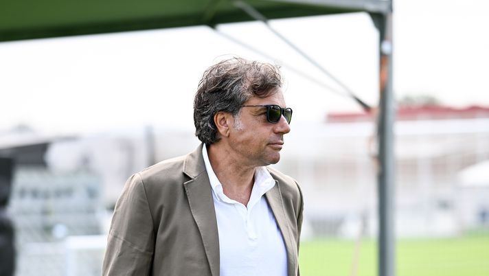 TURIN, ITALY - JULY 15: Cristiano Giuntoli of Juventus during a training session at JTC on July 15, 2023 in Turin, Italy. (Photo by Daniele Badolato - Juventus FC/Juventus FC via Getty Images) Giuntoli: “Rispondo così su Lukaku! Pogba, Chiesa, McKennie e Vlahovic via solo se…” - immagine 1