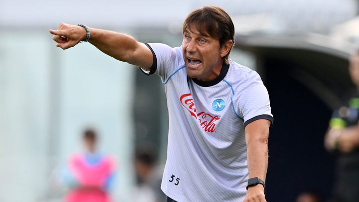 CASTEL DI SANGRO, ITALY - AUGUST 09: Antonio Conte head coach of Napoli reactsduring the pre-season friendly match between Napoli and Girona at Stadio Teofilo Patini on August 09, 2025 in Castel di Sangro, Italy. (Photo by Giuseppe Bellini/Getty Images) napoli pisa formazione