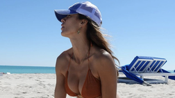 Tramonti e treccine: Elisabetta Canalis conquista i fan col nuovo look