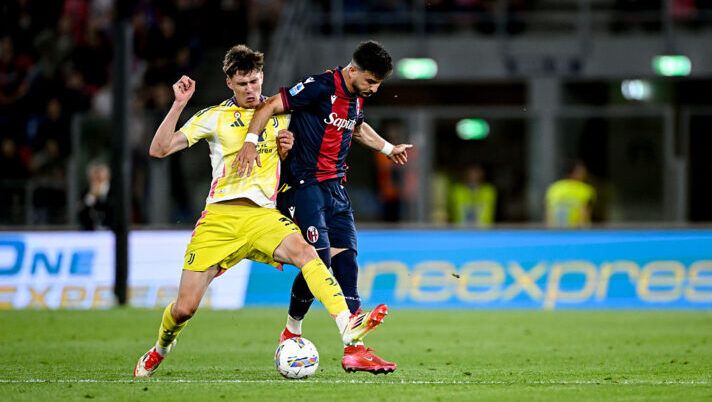 BOLOGNA, ITALY - MAY 4: Nicolo Savona of Juventus during the Serie A match between Bologna and Juventus at Stadio Renato Dall'Ara on May 4, 2025 in Bologna, Italy. (Photo by Daniele Badolato - Juventus FC/Juventus FC via Getty Images) Savona: “Soddisfatto della mia prestazione, per la prima volta in quel ruolo. Con Tudor…” - immagine 1