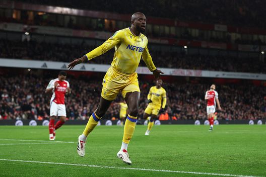 Jean-Philippe Mateta del Crystal Palace festeggia il primo gol della sua squadra durante la partita dei quarti di finale di Carabao Cup tra Arsenal e Crystal Palace all'Emirates Stadium il 18 dicembre 2024 a Londra, in Inghilterra. (Foto di Alex Pantling/Getty Images) Calciomercato Live
