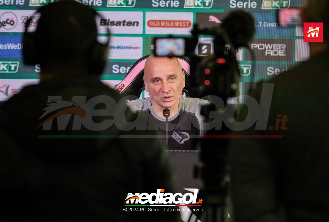 FOTO PALERMO, verso il Catanzaro: il tecnico Corini in conferenza (GALLERY) - immagine 11