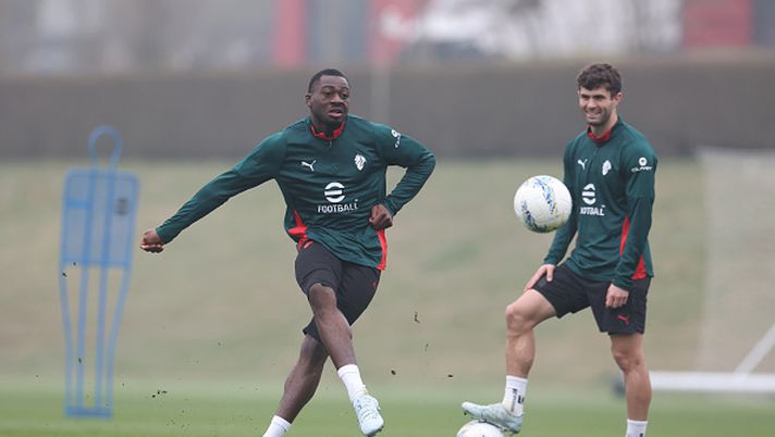 rientro-gimenez-milanello-attacco-milan-leao-pulisic