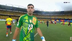 VIDEO / Colombia-Argentina, il “Dibu” Martinez perde la testa: schiaffo alla telecamera
