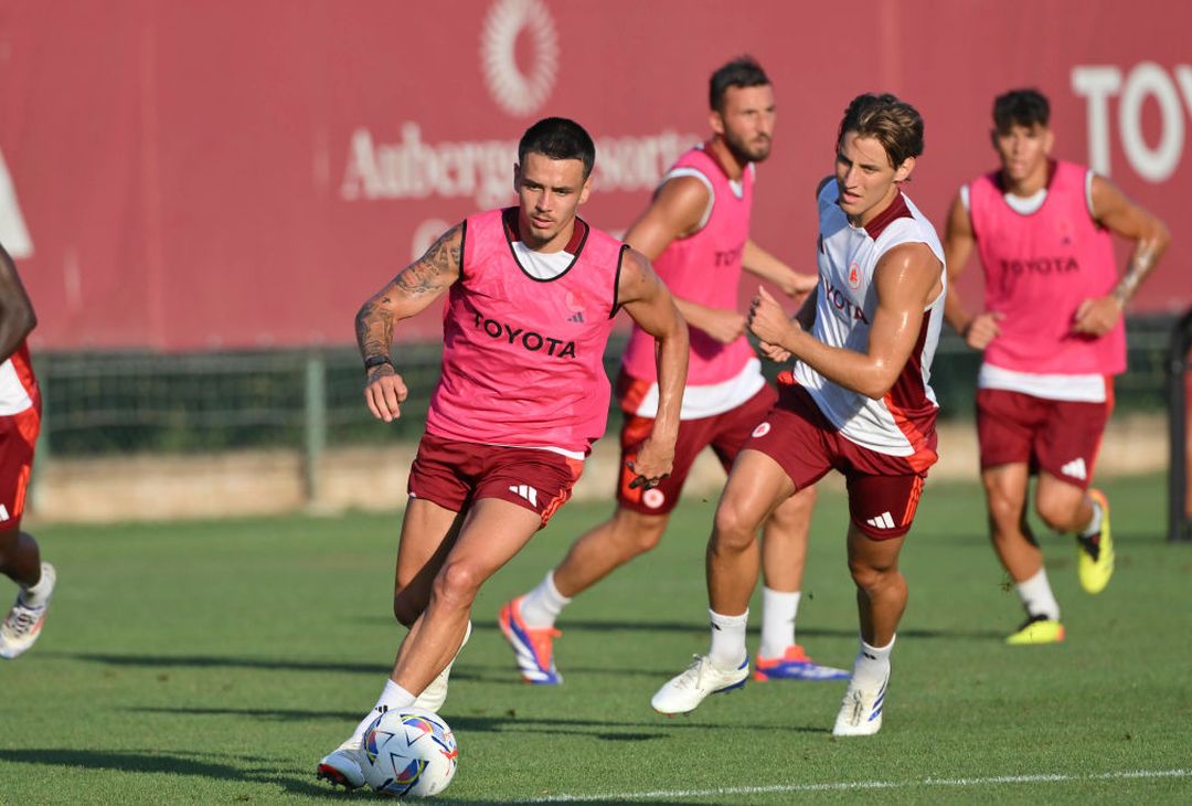 Roma, altro giorno di ritiro: l’allenamento di oggi a Trigoria – FOTO GALLERY - immagine 14