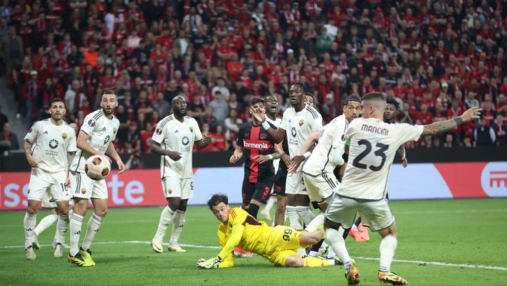 Bayer-Roma 2-2: l’autogol di Mancini e Stanisic mandano Alonso a Dublino - immagine 1