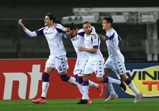 VERONA, ITALY - APRIL 20: Martin Caceres of ACF Fiorentina celebrates with Dusan Vlahovic , Franck Ribery and Lucas Martinez Quarta after scoring their team's second goal during the Serie A match between Hellas Verona FC and ACF Fiorentina at Stadio Marcantonio Bentegodi on April 20, 2021 in Verona, Italy. Sporting stadiums around Italy remain under strict restrictions due to the Coronavirus Pandemic as Government social distancing laws prohibit fans inside venues resulting in games being played behind closed doors. (Photo by Alessandro Sabattini/Getty Images)