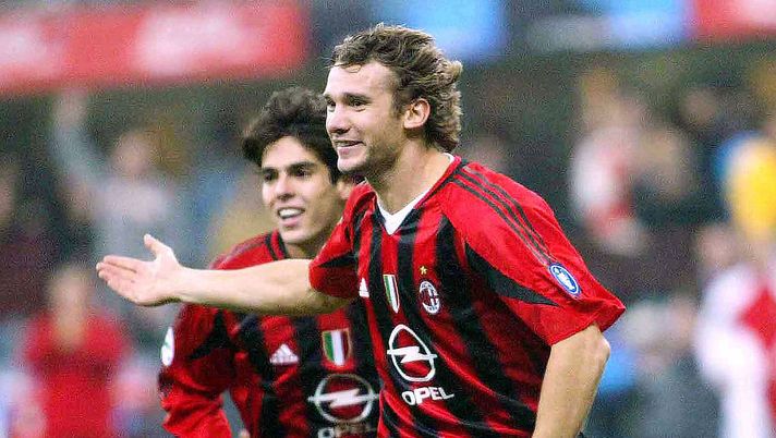MILAN, ITALY - NOVEMBER 7: Andriy Shevchenko of AC Milan celebrates after a goal against Roma during the Serie A match played at the San Siro Stadium November 7, 2004 in Milan, Italy. (Photo by Newpress/Getty Images) Roma-Milan, i migliori marcatori rossoneri nei match contro i giallorossi - immagine 1
