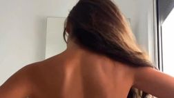 Eva Padlock toglie l’accappatoio: tra topless e lingerie viaggia la fantasia dei fan