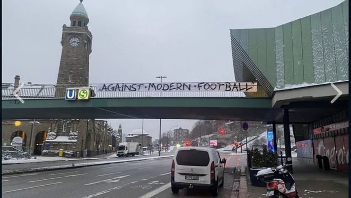 Amburgo, monta la protesta: no al sorteggio Euro 2024 nello stesso weekend del derby - immagine 1