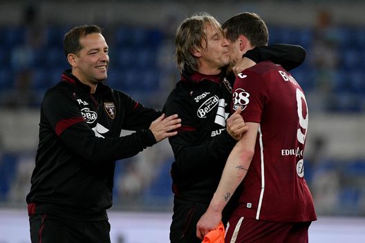 ROME, ITALY - MAY 18: Manager Davide Nicola and Andrea Belotti of Torino FC celebrate after the Serie A match between SS Lazio and Torino FC at Stadio Olimpico on May 18, 2021 in Rome, Italy. (Photo by Marco Rosi - SS Lazio/Getty Images)