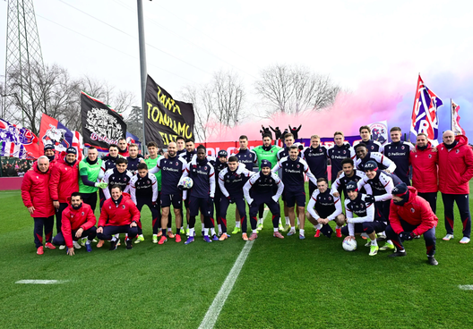 FOTO – Ecco l’adunata dei tifosi. Tutti a disposizione di Italiano- immagine 5