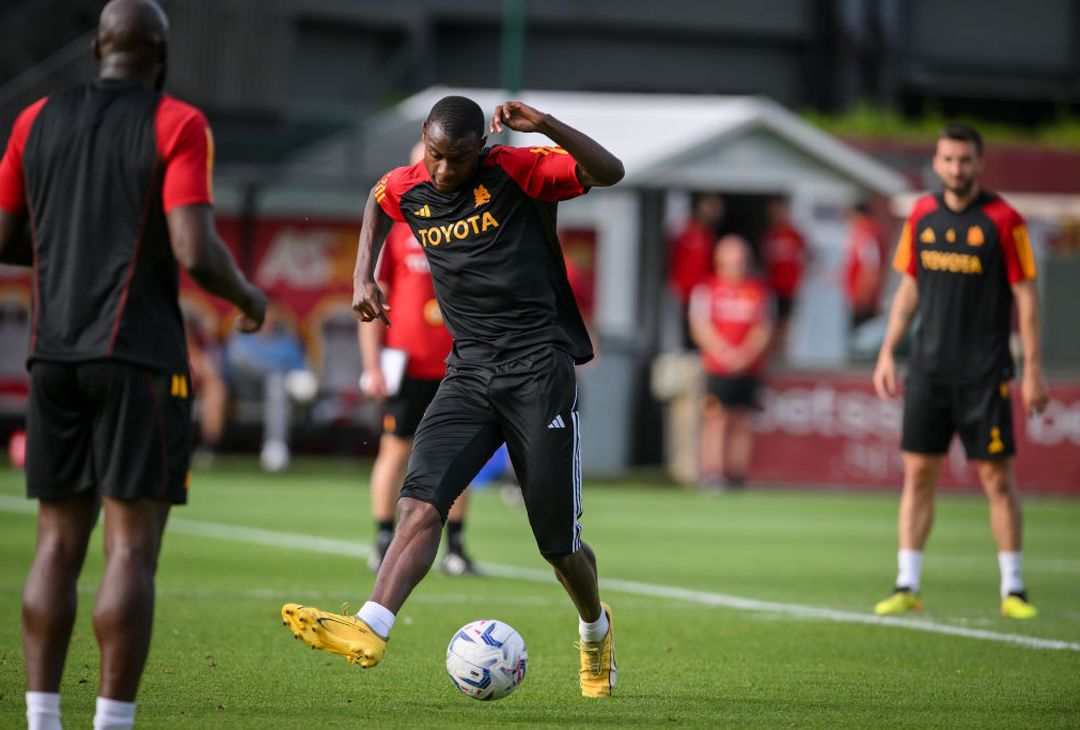 Roma, la rifinitura prima della sfida al Genoa – FOTO GALLERY - immagine 27