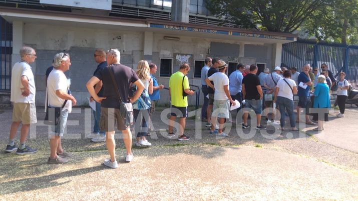 Verona, via agli abbonamenti, coda al Bentegodi - immagine 1