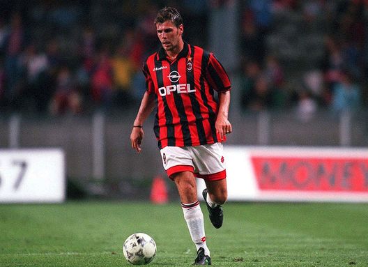Zvonimir Boban con la maglia del Milan Zvonimir Boban torna a casa: è il nuovo presidente della Dinamo Zagabria- immagine 2