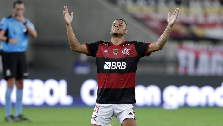 RIO DE JANEIRO, BRAZIL - SEPTEMBER 30: Natan Bernardo de Souza of Flamengo celebrates at the end of a Copa Libertadores 2020 Group A match between Flamengo and Independiente del Valle at Maracana Stadium on September 30, 2020 in Rio de Janeiro, Brazil. All games of the tournament are played behind closed doors to avoid spread of COVID-19. (Photo by Silvia Izquierdo-Pool/Getty Images) Natan