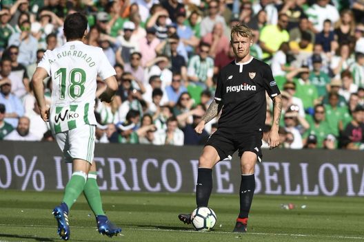 Foto tratta da profilo X @larshendel Lo strano caso Kjaer: 22 gol fatti coi club, ma ben due nel derby di Siviglia- immagine 7