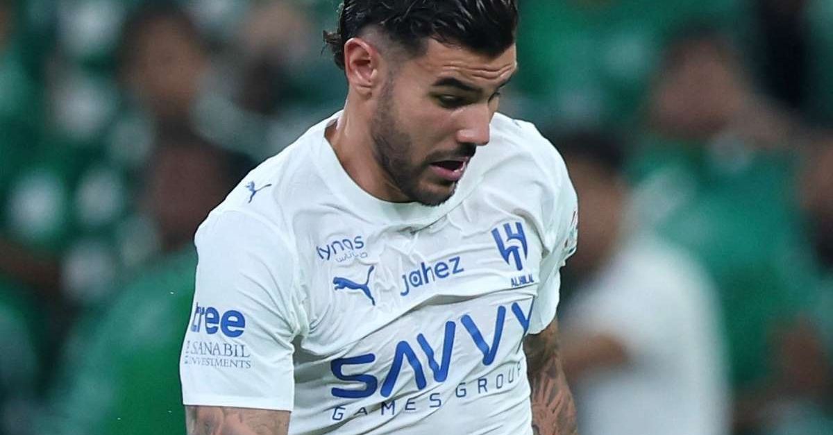 Núñez, che risveglio! Theo Hernández tira uova sulla facciata della sua casa! Núñez, che risveglio! Theo Hernández tira uova sulla facciata della sua casa!