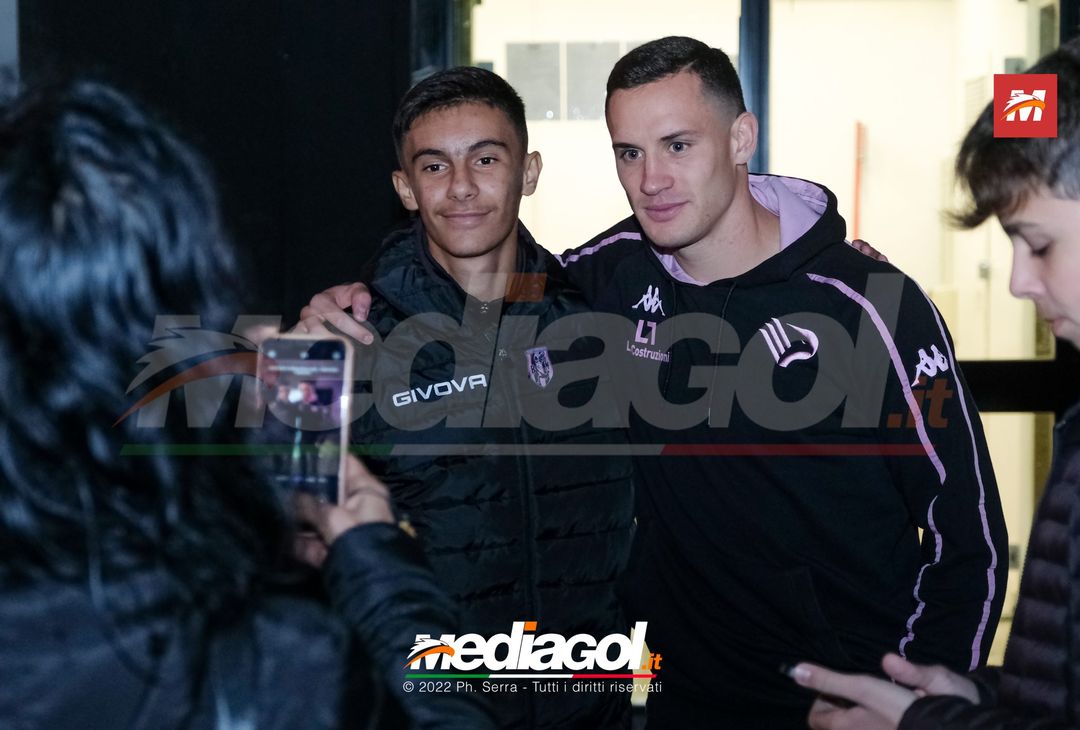 FOTO Palermo: Accardi, Saric e Gomes accendono l’albero al ‘Barbera’ (Gallery) - immagine 5